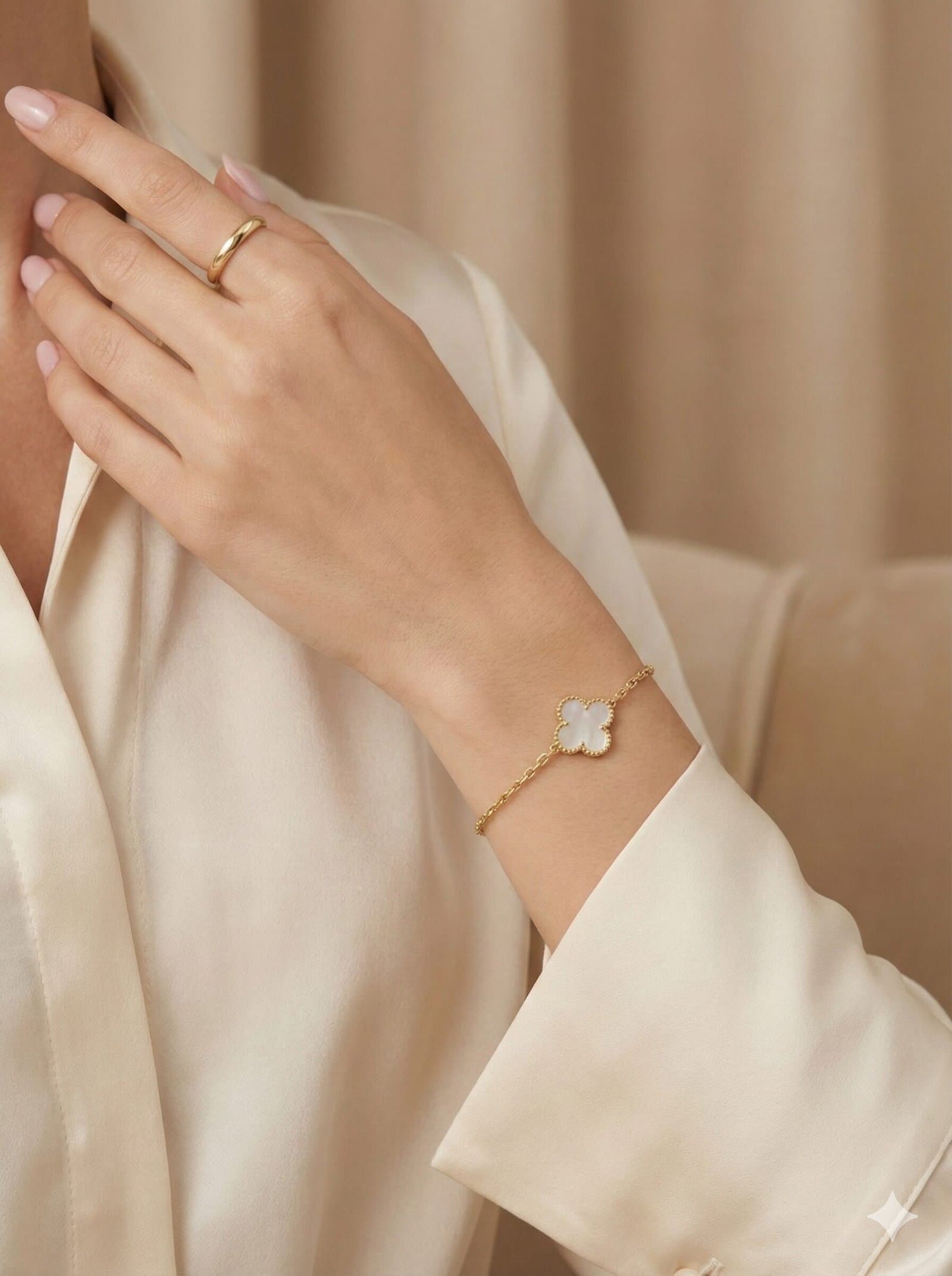Luxury White Mother of Pearl Clover Bracelet – Gold Tone — image 2
